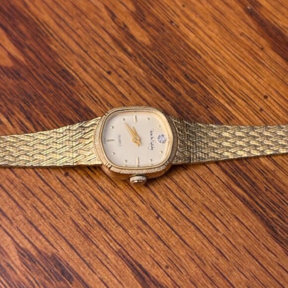 Vintage Diane Von Furstenberg Quartz Ladies Goldtone Adjustable Watch 6.5" - Picture 5 of 8